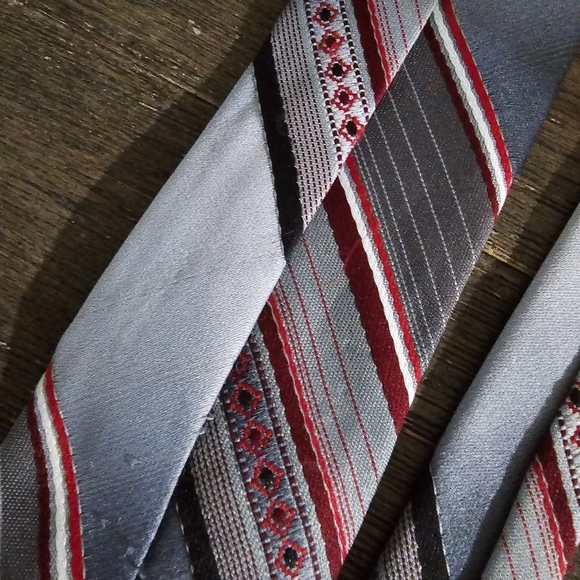 Vintage 60s 70s Grey Red Boho Embroidered Neck Tie - Picture 4 of 5